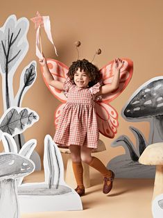 Butterfly Costume Kids, Diy Butterfly Costume, Butterfly Halloween Costume, Butterfly Halloween, Bug Costume, Light Paint Colors, Butterfly Costume, Diy Halloween Costumes For Kids, Halloween Supplies