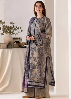 Pakistani Dresses Party, Stylish Kurtis Design, Organza Sleeves, Embroidered Organza, Boutique Dress Designs, Easy Trendy Outfits, Wool Shawl