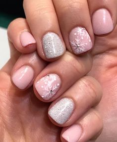 27 snow nail designs Bunnies Beauty Photoshoot All the stuff I Nail Themes, Snow Nails, Festive Nail Designs, Themed Nails, 17 December, Winter Nails Acrylic, Christmas Gel Nails, Snowflake Nails, Christmas Nails Acrylic