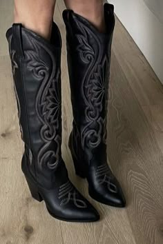 Steve Madden Black Leather Cowboy Boots Black Cowboy Boots Outfit Women, Cowboy Boots Outfit Aesthetic, Cowboy Boots Outfit Women, Edgy Cowgirl, Cowboy Boots Aesthetic, Black Cowboy Boots Outfit, Cowboy Boots Outfit, 21 Bday, Black Leather Cowboy Boots