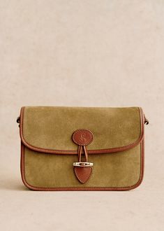 Made in our Italian atelier;Rectangle bag with gussets;Exterior in split leather and smooth leather;Cotton lining;Adjustable leather handle  (press studs on each side to extend the handle);Brass buckle with light gold finish;Handle length : 33 cm (12 in) shoulder / 50 cm (19.6 in) cross-body;Carried over the shoulder and crossover;Closing by a metal clasp;Zipped pocket and patch pocket inside;Bag weight : 0.54 kg / 19 oz;Dimensions:  17x24x4,5 cm / 6.7x9.4x1.7 in Elegant Leather Saddle Bag With Leather Trim, Formal Saddle Bag With Leather Trim Satchel Shape, Classic Rectangular Saddle Bag With Leather Trim, Classic Rectangular Shoulder Bag With Leather Trim, Classic Saddle Bag With Leather Handles For Formal Use, Classic Saddle Bag With Leather Handles For Formal Occasions, Elegant Leather Trim Saddle Bag For Formal Occasions, Elegant Saddle Bag With Leather Trim And Top Handle, Classic Formal Saddle Bag With Leather Trim