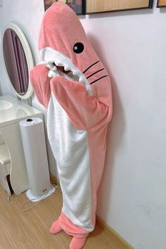 Why is every adult obsessed with shark blankie?💙✨ It is perfect for relaxing and helping with anxiety all while being super comfy and cozy🥹🤲🏼 Click the link to get yours with 50% off☝🏼🩷 Outfits Black Women Spring, Spring Outfits Korea, Spring Outfits Black Women, Casual Old Money, Aesthetic Korean Fashion, Pink Shark