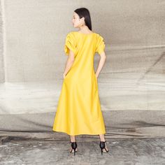 This A-line midi dress has two interesting twists. It has puffed, rounded and wrinkled short sleeves, a round wide neck line and side pockets. It is perfect for office and out of office, because of the messy detail on the shoulder that gives it a playful look. The dress is made of cotton 25% and polyester 75% and it can be machine washed. Summer Maxi Dress With Draped Short Sleeves, Casual Midi Dress With Pleated Sleeves, Spring Dresses With Folds And Short Sleeves, Short Sleeve Dresses With Folds For Spring, Relaxed Fit Ruched Dress With Short Sleeves, Spring Maxi Dress With Draped Short Sleeves, Summer Maxi Dress With Pleated Short Sleeves, Summer Maxi Dress With Short Pleated Sleeves, Short Sleeve Midi Dress With Gathered Sleeves