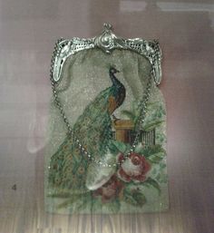 Victorian beaded purse..sooo pretty! Moda Hippie, Estilo Hippie, Bags And Purses, Bohol, Chatelaine, Edwardian Fashion