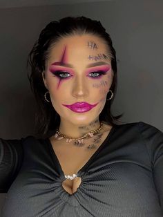 Pink Clown Makeup Easy, Clown Makeup Horror, Horror Makeup Ideas Easy, Easy Joker Makeup, Purple Clown Makeup, Pink Clown Makeup, Pink Clown, Beautiful Halloween Makeup