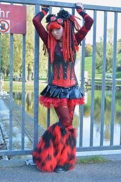 Cybergoth Outfits, Cybergoth Fashion, Industrial Goth, We Are The Future, Types Of Goth, Cybergoth Style, Computer Engineer, Goth Outfit Ideas, Gothic Mode