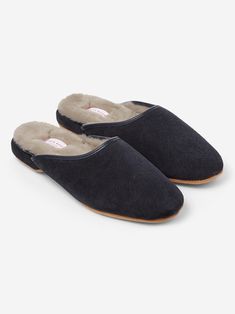 Entirely handmade in England, the Imogen features a soft cowhide suede outer that feels great to the touch. Matching the quality of the outer, the interior features a super soft sheepskin lining and cushioned footbed. The sole is made from soft suede meaning you can glide around in comfort in the morning without waking the family. The slippers are finished with a navy leather trim for an added touch of luxe. Look forward to getting up in the morning with our Imogen suede and sheepskin lined navy mule slippers for women. Trust us, your feet will thank you! Getting Up In The Morning, Mens Silk Pajamas, Art Smock, Derek Rose, Cotton Pajamas Women, Silk Pajamas Women, Womens Pajama Shorts, Sheepskin Slippers, Slippers For Women