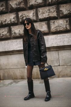 10 French Winter Fashion Must-Haves - Leonce Chenal French Spring Outfits, Chic Spring Outfits, Equestrian Style Boots, French Outfits