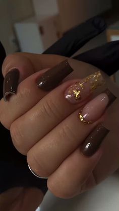 Fall Themed Nails Simple, Bridesmaids Nail Ideas, Acrylic Nail Designs Simple, Nail Inspo Brown, Cute Fall Nails Ideas Autumn, Shiny Nails Designs, Nails With Gold, Halloween Acrylic Nails, Ombre Acrylic Nails