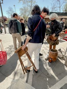 Everyday Parisian Street Style With 25 Outfits | La Vie On Grand Everyday Parisian, French Wardrobe Basics, Parisian Dress, Parisian Street Style, French Style Clothing, What To Wear In Paris, French Chic Fashion, Casual Weekend Style, Parisian Outfits