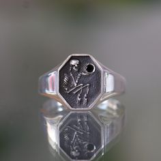 Skull Men's Ring, Skeleton İn The Grave, Onyx Men's Ring, 925 Silver Memento Mori Ring, Skeleton 925 Ring, Grave Ring, Flight of The Soul This Ring made with 925 silver. This SİLVER ring is stylish and pretty ideal  for everyday use. Engraving details of  handmade ring are very detailed and eye-catching.  Your jewelry will be packed in a luxury jewelry box ready to be given as a special gift. Visit my shop to view more handmade jewelry - https://www.etsy.com/shop/mokobyfarukozcan?ref=seller-plat Memento Mori Ring, Garnet Stone Ring, Fluorite Ring, Paw Print Ring, Onyx Signet Ring, Luxury Jewelry Box, Quartz Engagement Ring, Cheap Rings, Carved Ring