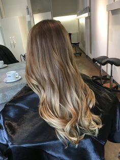 Blond Hairlights, Soft Golden Balayage, Dark Blonde Hair Golden, Honey Balayage On Brown Hair, Subtle Golden Balayage, Blonde Hairlights, Golden Balyage Long Hair, Gold Balyage Long Hair