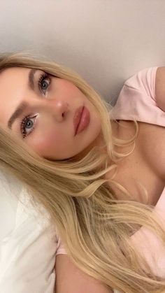 Outfits Asian, Viral Aesthetic, Blonde Hair Makeup, Chanel Lipstick, Workout Inspo, Pale Blonde, Makeup For Blondes, Coquette Style