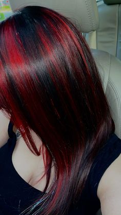 Red And Black Hair Highlights, Red And Black Skunk Hair, Red And Black Hair Aesthetic, Red Hair Tinsel, Red Underdye Hair, Halo Hair Color, Red Halo Hair, Halo Hair Colors, Hair Color With Bangs