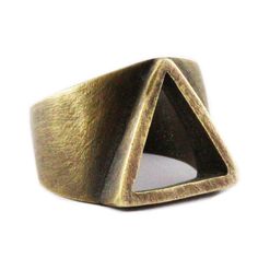 Mens anello del triangolo d'oro anelli di carpediemjewellery Mens Gold Ring, Rustic Ring, Urban Jewelry, Rustic Rings, Custom Stamp, Gold Triangle, Mens Gold Rings