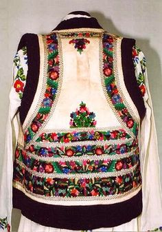 FolkCostume&Embroidery: Costume and Embroidery of Neamț County, Moldavia, Romania Modern Folk Embroidery, Sheepskin Vest, Women's Chemises, Modern Folk, Redwork Embroidery, Sheepskin Jacket, Learn Embroidery, Folk Embroidery