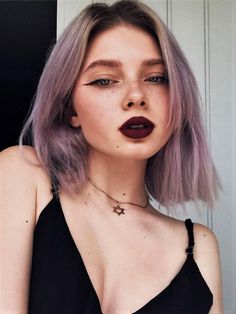 Tumblr Hair Color, Interesting Eyeliner, Pale Eyebrows, Moody Makeup, Bob Hair Color Ideas, Edgy Hair Color Ideas, Edgy Hair Color, Lilac Hair, Dye Hair