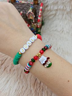 Multicolor Bracelet For Holiday Gift, Adjustable Stretch Bracelet Gift For Christmas, Christmas Friend Ship Bracelets, Multicolor Christmas Gift Bracelets, Christmas Heishi Bracelet, Xmas Clay Bead Bracelet, Christmas Theme Bracelets, Red Christmas Festive Bracelets, Bracelets Heishi