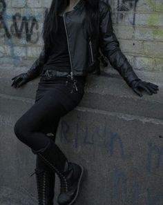 Leather Female Outfit, Leather Jacket All Black Outfit, Female Leather Outfit, Female Leather Jacket Outfits, Leather Jacket Girl Aesthetic, Leather Clothes Aesthetic, Burglar Aesthetic, Female Mafia Outfit, Black Leather Jacket Outfit Aesthetic