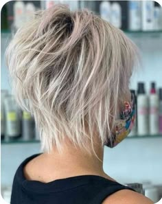 Haircuts Women, Choppy Bob Hairstyles For Fine Hair, Short Choppy Haircuts, Short Shaggy Haircuts, Hair Pics, Stacked Bobs, Choppy Haircuts, Choppy Bob Haircuts