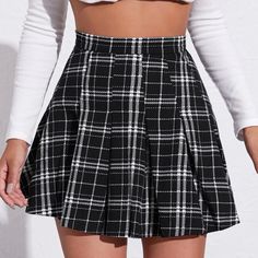 Brand New Plaid Skirt Never Worn, Side Zipper, High Waist, Slight Stretch, Black And White, Mini Super Cute! Can Dress Up Or Down Cute Skirt Outfits, Coachella Dress, Rock Outfit, Plaid Pleated Skirt, Plaid Mini Skirt, Looks Chic, Plaid Skirt, Cute Skirts, Plaid Skirts