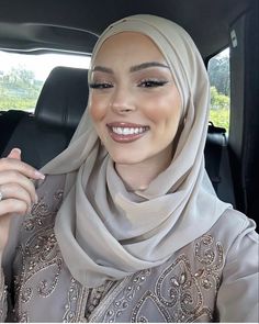 Hijabi Prom, Wedding Guest Hair And Makeup, Top 10 Hairstyles, Hairstyle With Bangs, Shower Makeup, Hijabi Wedding, Hairstyle For Wedding, Hairstyle 2024, Hijab Makeup