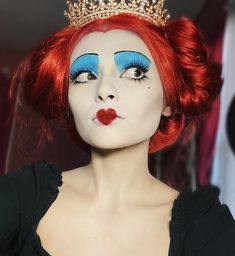 Alice Make Up Wonderland, Queen Of Hearts From Alice In Wonderland, Queen Of Hearts Tim Burton, Diy Alice In Wonderland Costume Queen Of Hearts, Red Queen Hairstyle, Costume Ideas Funny Women, Queen Of Hearts Accessories Diy, Original Costume Ideas Creative, Mad Hatter Face Paint