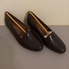 Women's Aerosoles Lovely Loafer Dark Brown Leather 5m New In Box Brown Slip-on Court Shoes For Business, Formal Loafers With Ortholite Insole, Classic Brown Slip-on Court Shoes, Brown Closed Toe Loafers With Ortholite Insole, Red Leather Ballet Flats, Blue Suede Loafers, Black Patent Leather Loafers, Metallic Ballet Flats, Leather Loafers Women