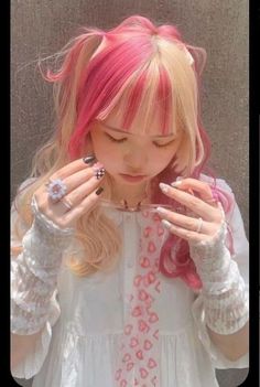 Cute Hair Aesthetic, 2 Colored Hair, Cool Dyed Hair, Blonde Hair With Color, Bleached Hair Ideas, Pink Hair Styles, Harajuku Hair, Dyed Hair Inspiration, Pretty Hair Color