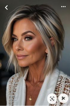 Trendy Hairstyles For 50 Year Old Women, Graduated Long Bob Haircuts, Medium Hairstyles Round Face, Hairstyle For Short Thick Hair, Hot Hair Styles For Women, Layered Shaggy Bob, Hair Dye Ideas, Haircuts For Medium Length Hair, Layered Haircuts For Medium Hair