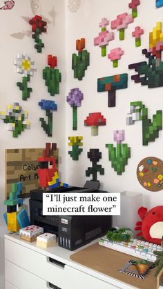 Instagram Minecraft Block Flowers Diy, Pixel Art Room Decor, Minecraft Block Art, Minecraft Irl, Minecraft Flowers, Minecraft Diy