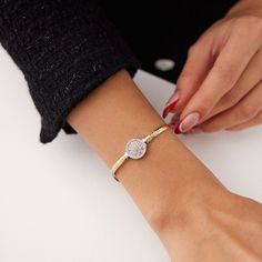 14K Solid Gold Herringbone Chain Bracelet with Zircon Stone, Classy Bracelet, Flower Shaped Bracelet, Snake Chain Wristband, Layering Link, Chic Gift for Her, Gift for Valentine, Delicate Bracelet, Polished Herringbone Chain Bracelet, Couples Bracelet A gold bracelet that can adapt to any style and can be used with pleasure. Since all of our products are produced by hand, there may be a deviation of +- 5% in their weight. 6.02 Gr +-%5 - With our 30 years of experience in the gold and jewelry ind Sparkling Stones Chain Bracelet As Gift, Sparkling Stones Chain Bracelet Gift, Gold Herringbone Chain, Herringbone Chain, Sparkle Necklace, Clover Earrings, Chic Gifts, Minimalist Bracelet, Unique Gifts For Her