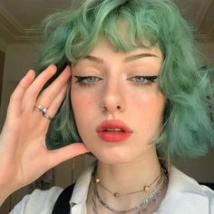 Pastel Green Hair Color, Green Hair Aesthetic, Eve Frsr, Green Hair Girl, Mint Green Hair, Dark Green Hair