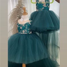 Emerald Green Dress For 8-9 Year Old. Worn Once For A Photoshoot Emerald Green Dresses, Colorful Dresses Formal, Girls Formal Dresses, Kids' Dresses, Emerald Green, Green Dress, Formal Dresses, Green, Dresses