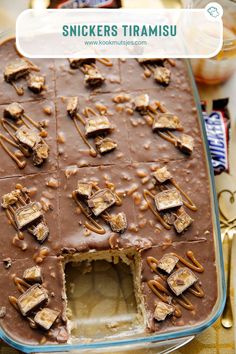 Snickers tiramisu | Kookmutsjes Snickers Dessert, Vegas Food, Tiramisu Recipe, Cold Desserts, Mini Cheesecakes, Happy Foods, Candy Desserts, Bakery Recipes, Bakery Cafe