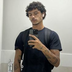 Men’s Hairstyles Curly Hair, Curly Hair Men Haircut Taper, 2b Hairstyles Men, Hispanic Men Curly Hair, Mens Curly Haircuts Short, Men Wavy Haircut, Short Curly Hair Men’s