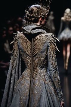 Fantasy Dress With Armor, Vishma Maharaj Gowns 2023, High Fantasy Costume, Fantasy Dress Armor, Fantasy Fashion Outfits, Katniss Everdeen Dress, Warrior Gown, Katniss Everdeen Outfit, Katniss Everdeen Costume