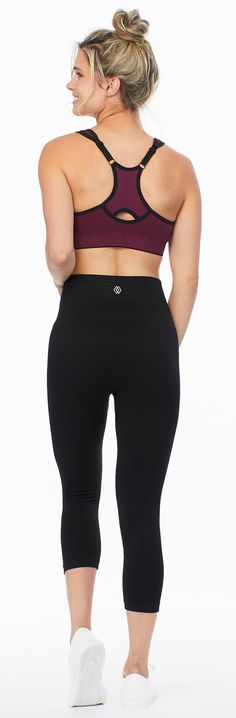 Description:
La collection Climawear offre à la fois style et confort, ce qui en fait le choix parfait pour la femme active et moderne. Nos vêtements sont conçus pour offrir une liberté de mouvement, offrant un confort exceptionnel avec le bon équilibre entre compression et soutien. Fabriqués avec des tissus innovants et respirants et des conceptions techniques, nos vêtements sont conçus pour s'adapter à chaque mouvement de votre corps, garantissant confort et style tout au long des entraînements et des séances de yoga.
 
L'un de nos produits phares, le CALEENA KEYHOLE CAMI BRA, offre un soutien moyen grâce à sa conception sans couture, garantissant une expérience douce et sans irritation. CERTIFIÉ U|TRUST, il garantit qualité et durabilité grâce à sa construction à deux couches. L'ajout Seamless Fitted Activewear For Layering, Fitted Seamless Activewear, Everyday Seamless Fitted Activewear, Black Medium Support Activewear, Casual Seamless Snug Fit Activewear, Stretch Sportswear Activewear For Everyday, Casual Activewear With Seamless Construction, Everyday Activewear In Recycled Polyester, Everyday Solid Activewear In Recycled Polyester