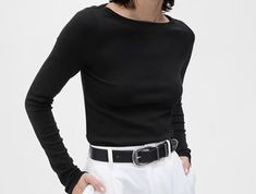 Gap Fitted Tops For Fall, Stretch T-shirt For Workwear In Fall, Basic Fall T-shirt For Work, Basic Fall T-shirt For Workwear, Gap Fitted Long Sleeve Tops, Classic Everyday Gap Tops, Classic Everyday Tops From Gap, Classic Gap Tops For Fall, Casual Layering Tops By Gap