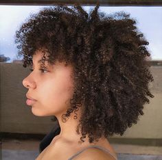 Afro Shapes, Curly Haircuts For Round Faces, Hair Shows, Curly Hair Cuts, Natural Hair Tips, Short Curly Hair