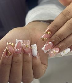 Gold And White Nails Short, White And Gold Nails Square, Baddie Nail Sets, White And Gold French Nails, Gold French Tip Toes, White And Gold Nails Short, Gold Nails Square, Short Nail Set Ideas, Gold Square Nails