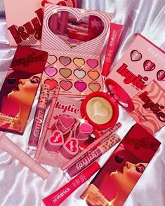 Kylie Cosmetics Aesthetic, Kyle Cosmetics, Pr Boxes, Cosmetics Aesthetic, Buy Makeup, Lip Gloss Collection