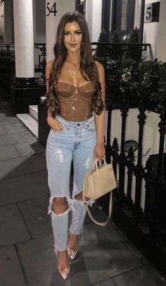 Instagrammable Bar, Elegantes Party Outfit, Casual Bar Outfits, 21st Birthday Outfit, 21st Birthday Outfits, Bar Outfits, Party Outfits Night, Bar Outfit