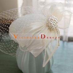 Vintage Women Fascinator Pearl Wedding Hat Condition: Brand NewColor: WhiteSize: One Size(Diameter: 14cm)Material: LinenSuitable season: Spring/Summer/Autumn/ WinterPopular elements:  Feather,Flower,LaceOccasion : Wedding/Birthday/Holiday/Anniversary Celebration/Anniversary CelebrationWhat is a Fascinator ?Fascinators have received a lot of attention since the Royal Wedding of Prince William to Catherine Middleton last spring. These not-quite-hats, not-quite-barrettes are a great way to make a s Elegant Summer Bridal Accessories, Elegant Fascinator Headband For Vintage Events, Elegant Headband Fascinator For Vintage Events, Summer Wedding Headband Fascinator, Vintage Beige Mini Hat For Party, Beige Vintage Mini Hat For Party, Vintage Wedding Headpieces For Summer, Summer Wedding Headband Headpieces, Vintage Spring Wedding Headpieces