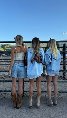 Overalls Cowboy Boots, Western Asthetics Outfit, Clean Cowgirl Aesthetic, Cowgirl Boot Outfits Fall, Cowgirl Boots Summer Outfit, Bozeman Montana Summer Outfits, Western Ranch Aesthetic, Western Boots Aesthetic, Country Festival Aesthetic