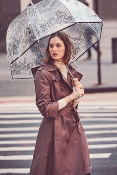 Newspaper Shoot, Umbrella Outfit, London Wardrobe, Rain Shoot, Photo Rain, Rain Photoshoot, Umbrella Photography, Campaign Photography, Mode Editorials