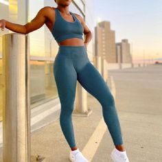 90% Nylon. 10% Spandex Support for all kinds of mobility Seamless contouring Sweat-wicking Squat proof Breathable Comfortable Skin-friendly 4-way Stretch Designed for low & medium intensity recreation & all day comfort Care: Wash gently Do not dry clean Do not bleach Wash with like colors Turn garment inside out