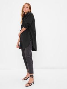 Made with 100% organically grown cotton.  Organic cotton is better for people and the environment because it's grown without the use of harmful synthetic pesticides and fertilizers.  Soft woven button up shirt.  Long sleeves.  Point collar.  Button front.  Curved hem.  Straight silhouette with a relaxed fit.  Hits below the hip.  Models wearing Gap Black Oversized Button Up, Black Oversized Button Down Shirt Outfit, Cotton Blouse With Roll-up Sleeves For Fall, Oversized Long Sleeve Gap Tops, Gap Oversized Long Sleeve Tops, Cotton Shirt With Roll-up Sleeves And Shirttail Hem, Oversized Cotton Tops By Gap, Gap Collared Shirt For Daywear, Gap Collared Shirt For Daytime