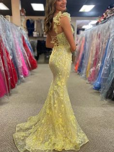 Open Back Mermaid Yellow Lace Floral Long Prom Dresses with Train #prom #yellow #lacedresses #promdresses #eveningdress #formaldresses Cowboy Prom, Flower Mermaid, Prom Dress With Sleeves, Floral Prom Dress, Yellow Evening Dresses, Bodycon Dress Homecoming, Tiered Prom Dress, Quinceañera Dresses, Princess Vibes