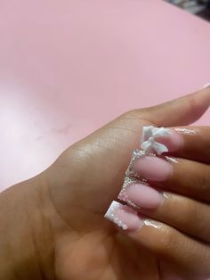 Short Acrylic Nails Square Homecoming, White Nail Inspo Design, Cute White French Tip Nails Acrylic, Shorties Nails With Charms, Nail Charms Ideas, Flare Nail Designs, Cute Pearl Nails, Nail Inspo Short French Tip, Coquette Nail Inspo Square